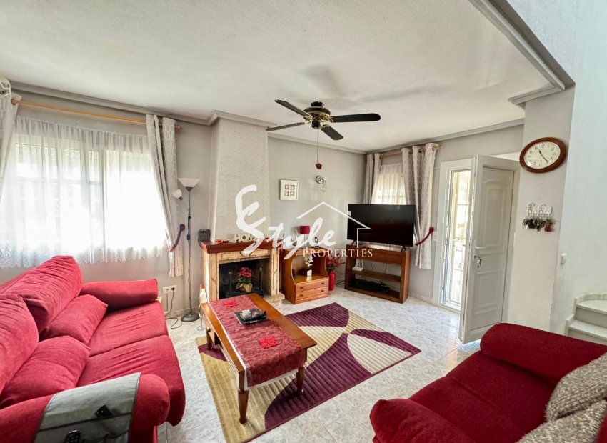 Se vende chalet independiente cerca del mar en  Punta Prima, Los Altos, Costa Blanca, Spain. ID 2763