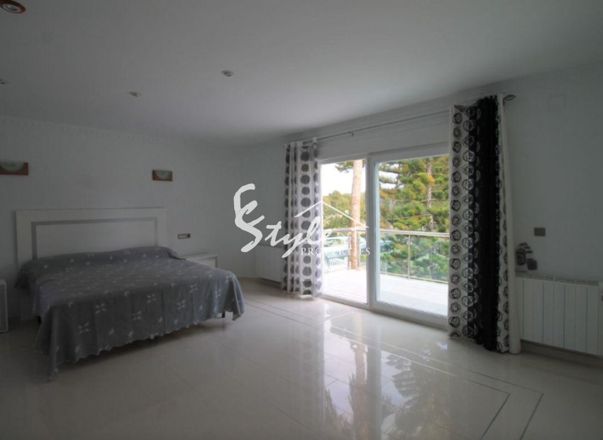 Se vende chalet independiente con vistas al campo de golf en Las Ramblas, Orihuela Costa, España. ID1447