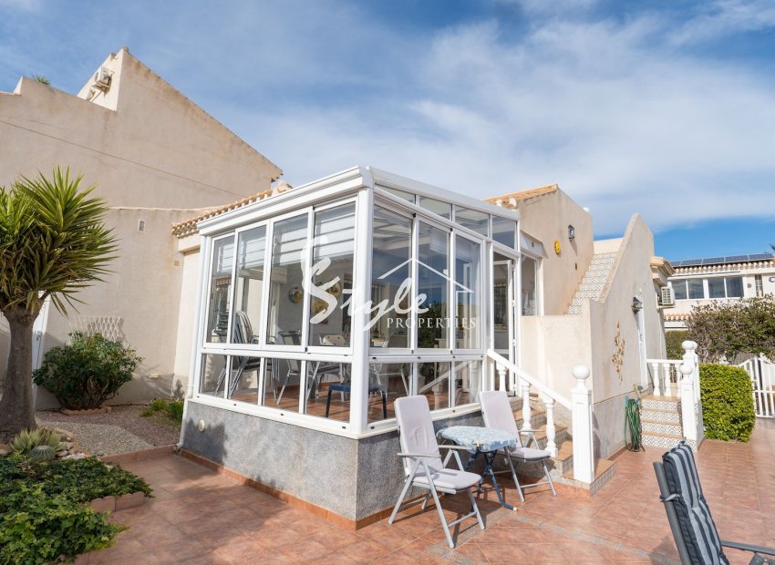 Se vende chalet independiente de una planta con 3 dormitorios en Playa Flamenca, Costa Blanca, España. ID2334