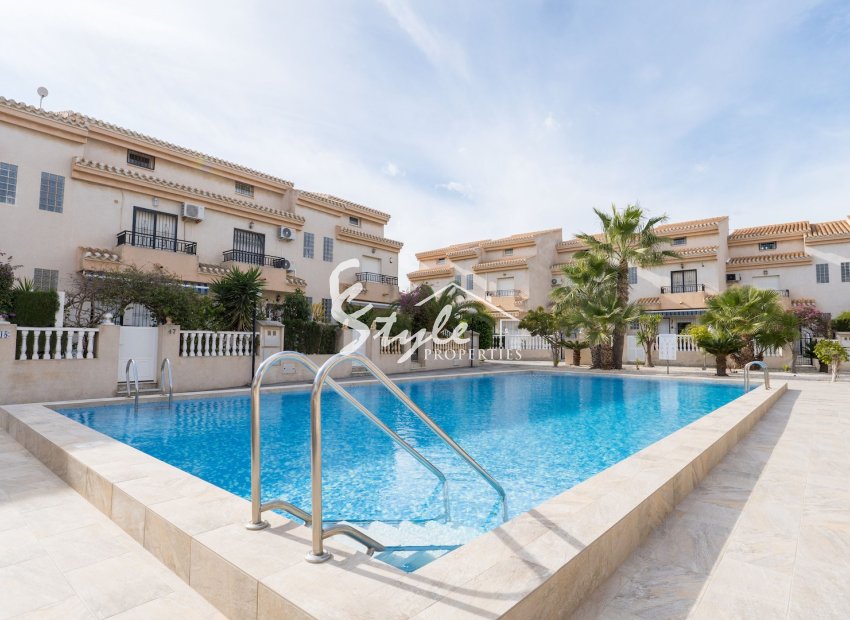 Se vende chalet independiente de una planta con 3 dormitorios en Playa Flamenca, Costa Blanca, España. ID2334