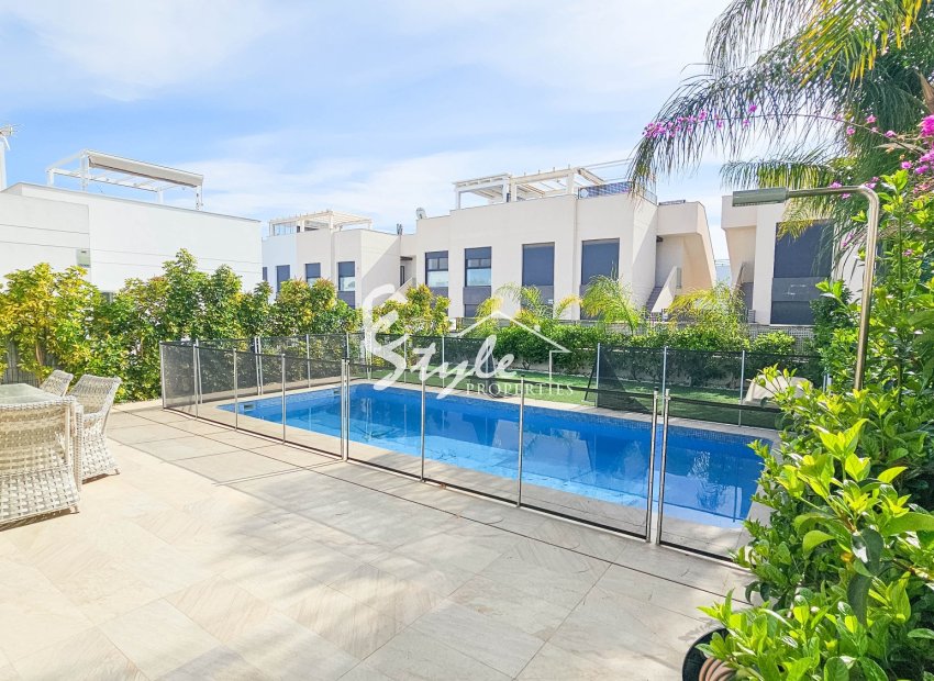 Se vende elegante y confortable villa con piscina privada en una zona tranquila de Ciudad Quesada, Costa Blanca, España. ID2328