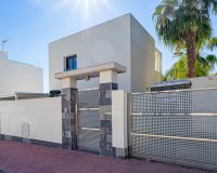 Se vende elegante y confortable villa con piscina privada en una zona tranquila de Ciudad Quesada, Costa Blanca, España. ID2328