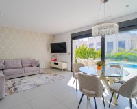 Se vende elegante y confortable villa con piscina privada en una zona tranquila de Ciudad Quesada, Costa Blanca, España. ID2328