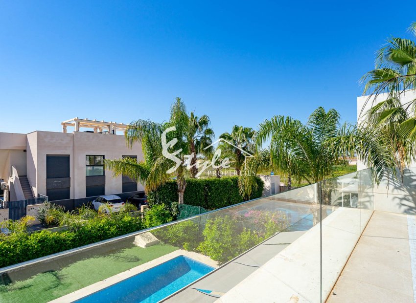Se vende elegante y confortable villa con piscina privada en una zona tranquila de Ciudad Quesada, Costa Blanca, España. ID2328