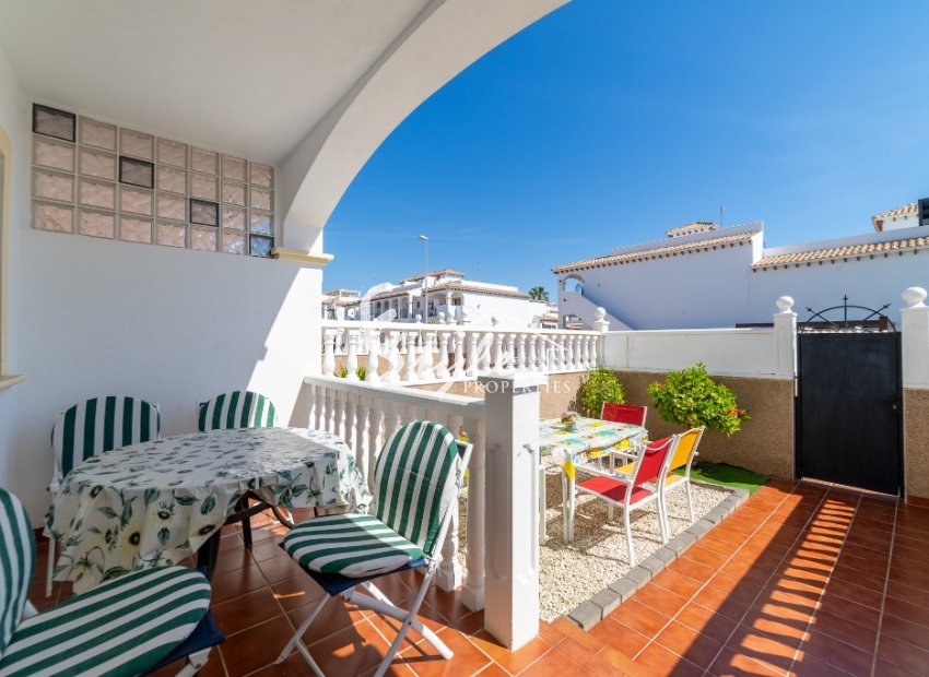 Se vende encantadora casa adosada con aparcamiento en La Cinuelica, Punta Prima, Orihuela Costa. ID1970