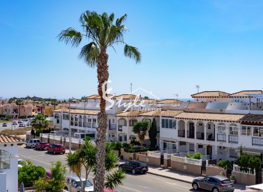 Se vende encantadora casa adosada con aparcamiento en La Cinuelica, Punta Prima, Orihuela Costa. ID1970