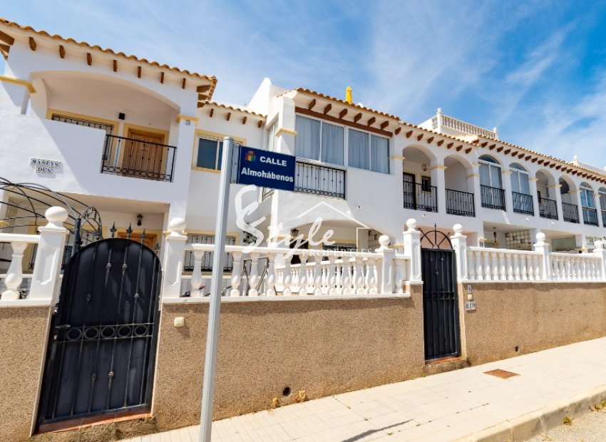 Se vende encantadora casa adosada con aparcamiento en La Cinuelica, Punta Prima, Orihuela Costa. ID1970
