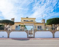 Se vende espaciosa villa de 4 dormitorios en Algorfa, Costa Blanca, España. ID1929