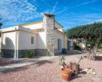Se vende espaciosa villa de 4 dormitorios en Algorfa, Costa Blanca, España. ID1929