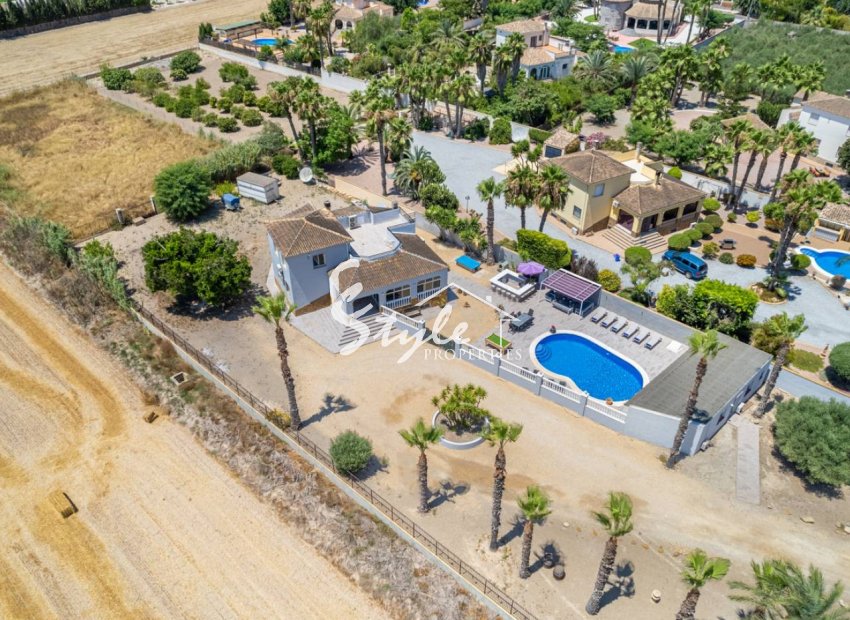 Se vende gran casa con piscina en Catral, Costa Blanca, España. ID2138