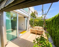 Se vende moderno apartamento de 3 dormitorios en planta baja con jardín en Punta Prima, Orihuela Costa. ID2688