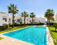 Se vende moderno apartamento de 3 dormitorios en planta baja con jardín en Punta Prima, Orihuela Costa. ID2688