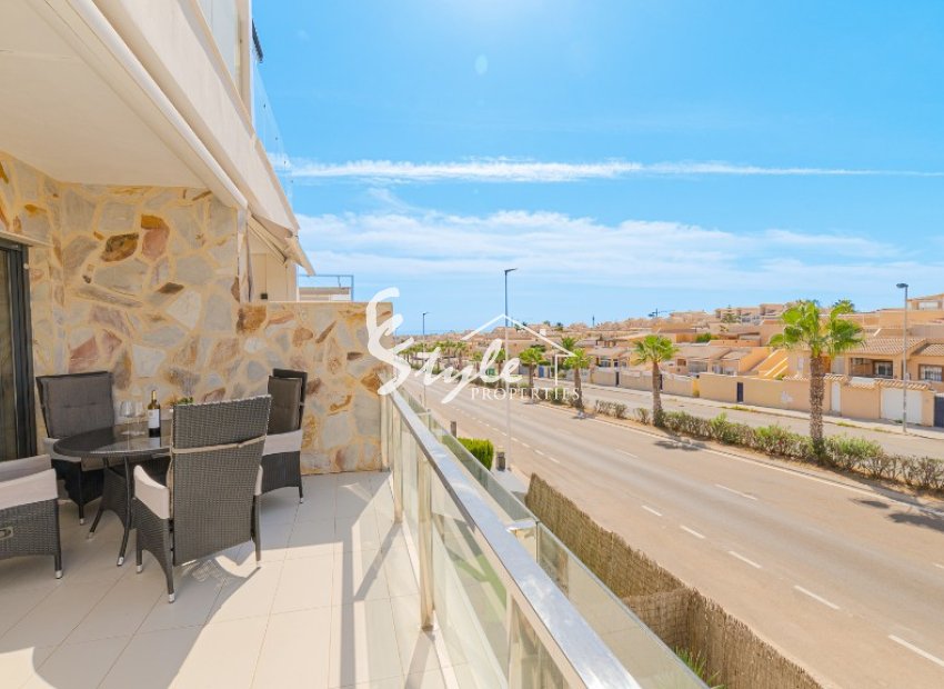 Se vende moderno ático con orientación sur y aparcamiento en La Ceñuela, Punta Prima, Costa Blanca. ID1985