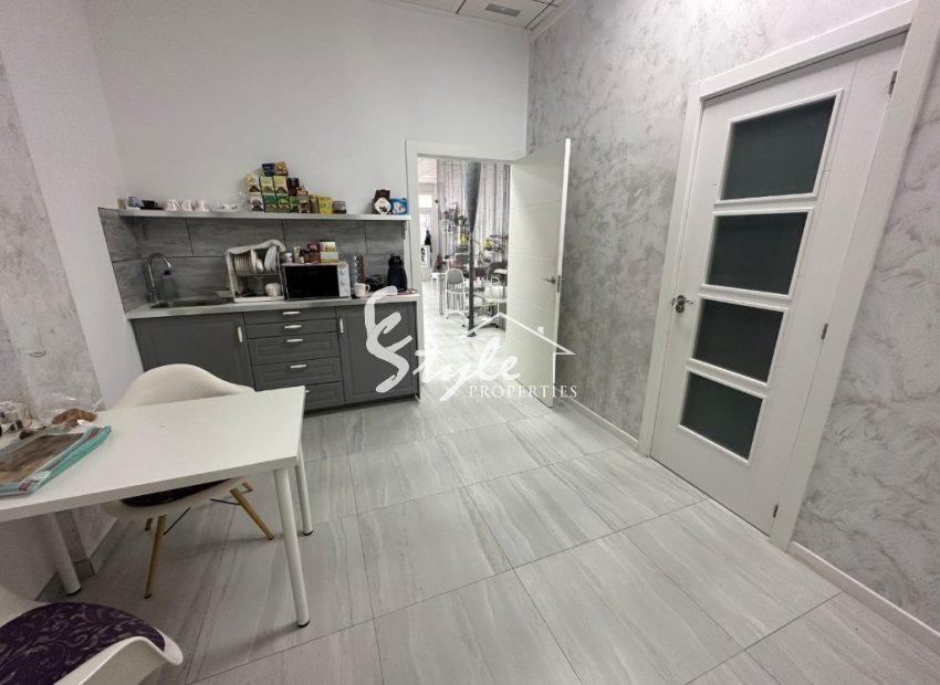 Se vende negocio rentable en zona popular de La Zenia, Costa Blanca, España. ID091