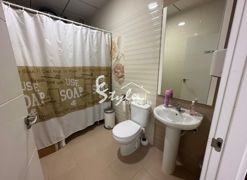 Se vende negocio rentable en zona popular de La Zenia, Costa Blanca, España. ID091