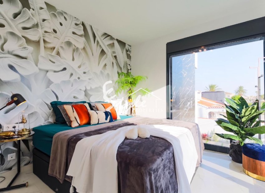 Se Vende Nueva villa de diseño moderno con alta tecnología en Torreta Florida, Torrevieja. IDON280