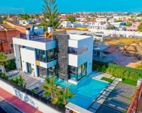 Se Vende Nueva villa de diseño moderno con alta tecnología en Torreta Florida, Torrevieja. IDON280