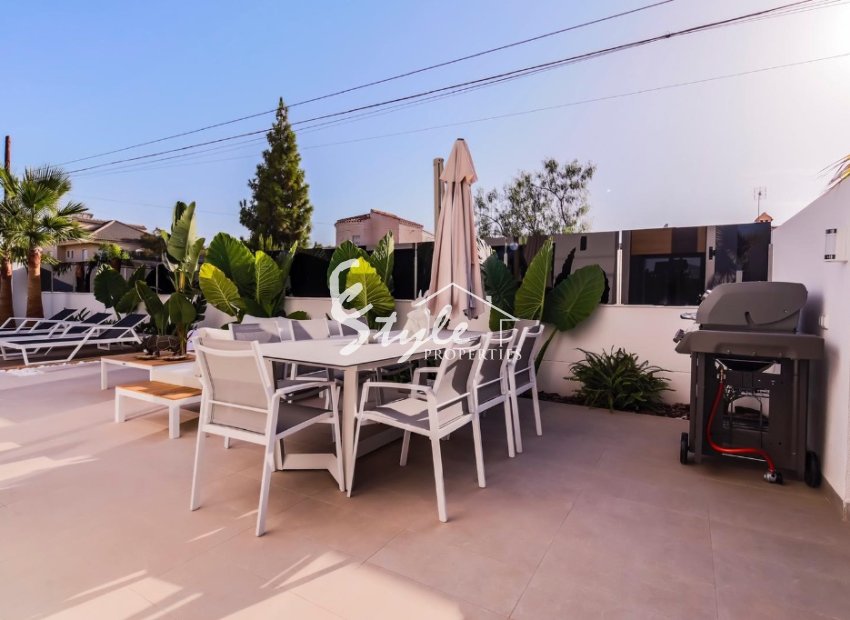 Se Vende Nueva villa de diseño moderno con alta tecnología en Torreta Florida, Torrevieja. IDON280
