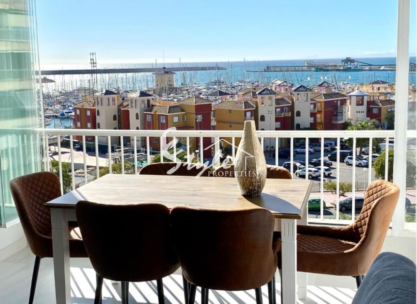 Se vende piso con vistas al mar en Torrevieja. ID1049