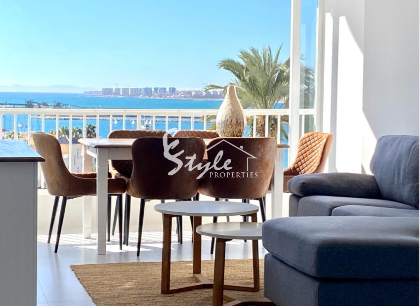 Se vende piso con vistas al mar en Torrevieja. ID1049