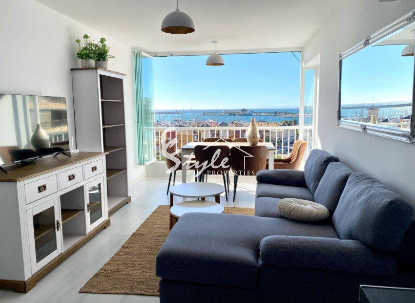 Se vende piso con vistas al mar en Torrevieja. ID1049