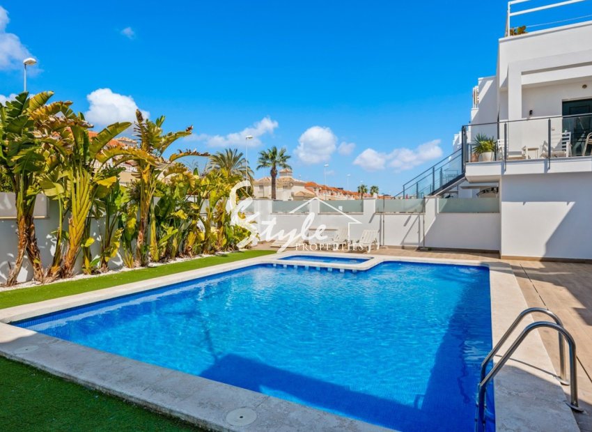 Se vende Piso moderno y soleado en La Zenia, Costa Blanca, Orihuela Costa. ID2191
