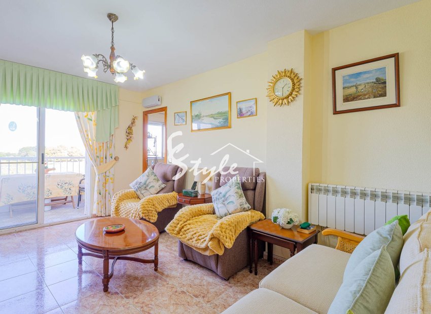 Se vende precioso apartamento de 3 dormitorios con vistas al mar en Punta Prima, Costa Blanca, España. ID2545