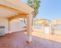 Se vende precioso bungalow con solarium en urbanización cerrada con piscina en Los Altos, Torrevieja, Costa Blanca. ID2425