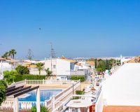 Se vende precioso bungalow con solarium en urbanización cerrada con piscina en Los Altos, Torrevieja, Costa Blanca. ID2425