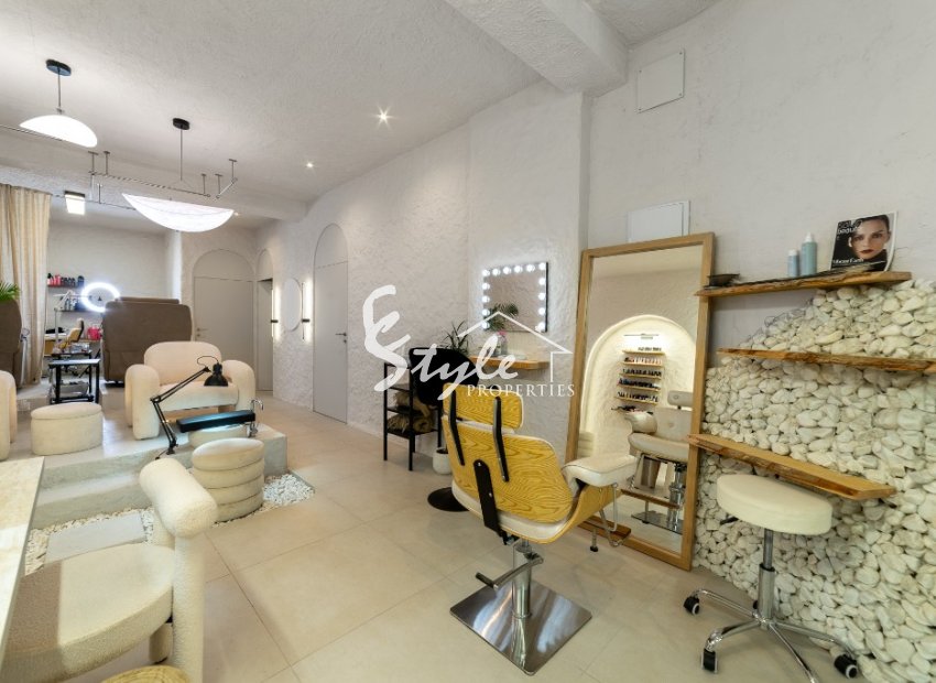 Se vende salón de belleza en el centro de Alicante, Costa Blanca, España. ID036