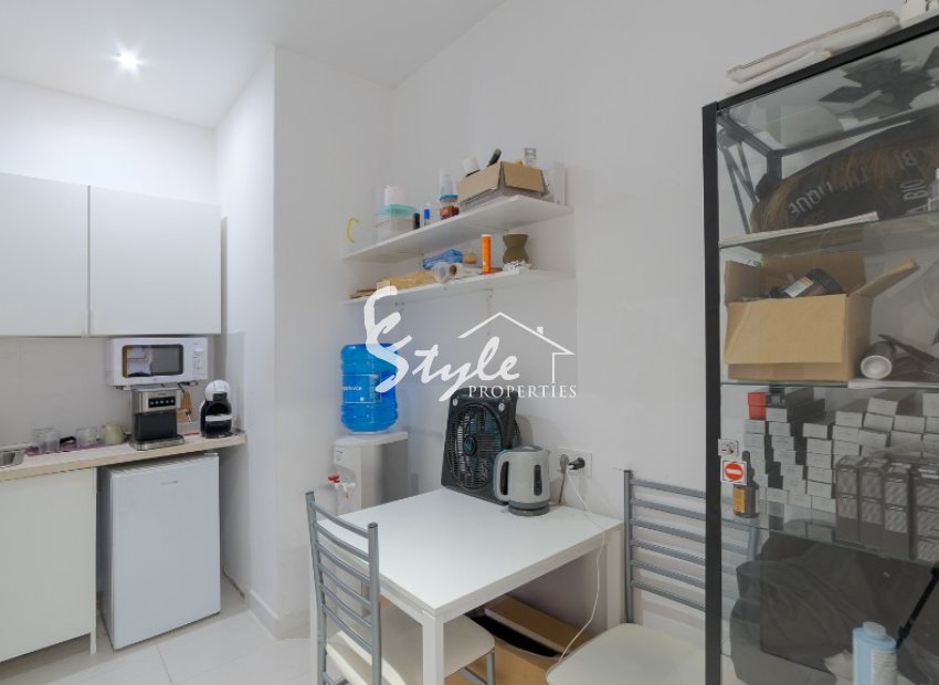 Se vende salón de belleza en el centro de Alicante, Costa Blanca, España. ID036