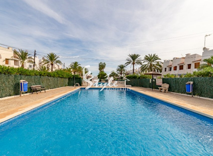 Se vende triplex reformado a pocos pasos del mar en Mar Azul, Torrevieja, Costa Blanca. ID1950