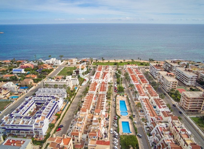 Se vende triplex reformado a pocos pasos del mar en Mar Azul, Torrevieja, Costa Blanca. ID1950