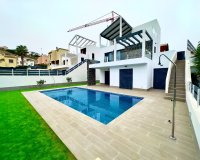 Se vende última villa independiente frente al campo de golf La Marquesa en Ciudad Quesada, Costa Blanca, España. ID ON2100