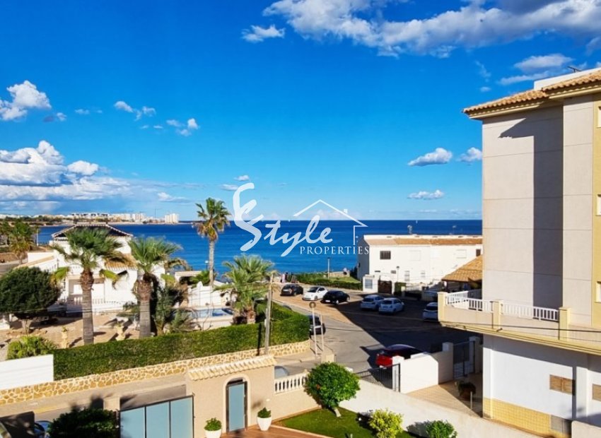 Se vende villa cerca del mar en Playa Flamenca,  Orihuela Costa. ID2804