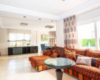 Se vende villa con jardín y piscina en Torrevieja. identificación 1814