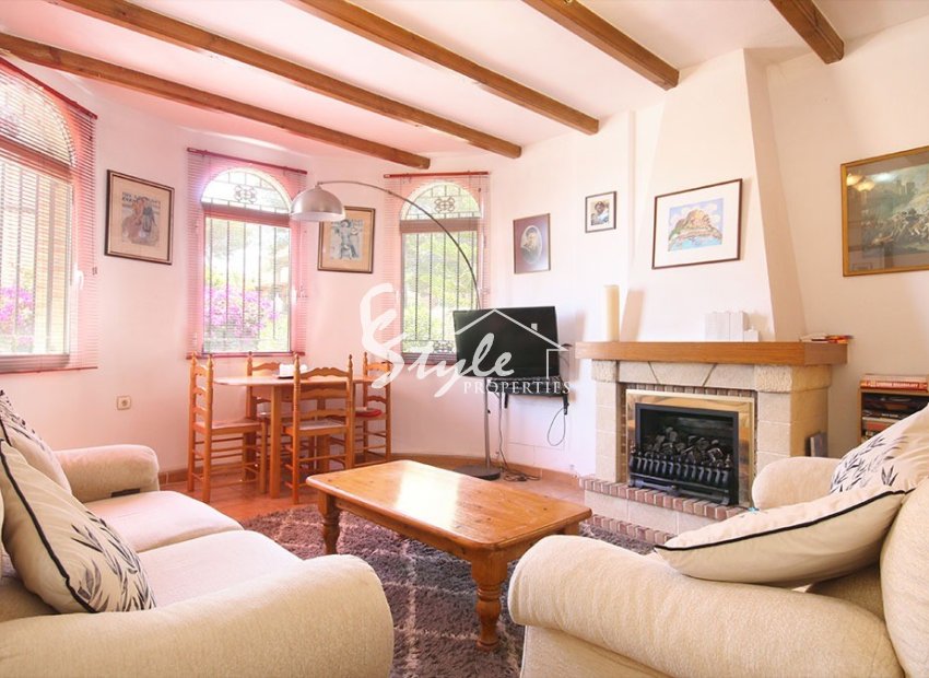 Se vende villa de 4 dormitorios y piscina privada en Las Filipinas, Orihuela Costa, Costa Blanca. ID2752