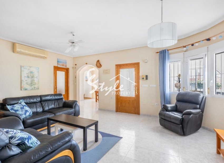 Se vende villa de 5 habitaciones en San Fulgencio, Alicante. ID2671