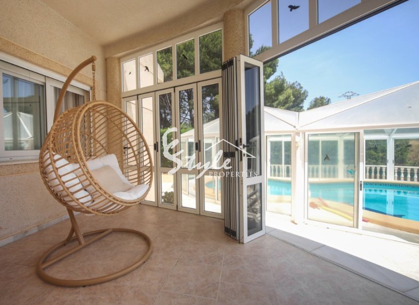 Se vende villa de estilo clásico cerca de la playa en Campoamor, Costa Blanca, España. ID1722