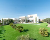 Se vende villa de lujo con jardín y piscina cerca del campo de golf en Colinas Golf & Country Club de Campoamor