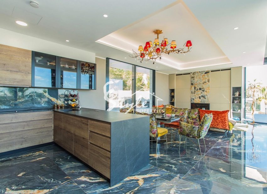 Se vende villa de lujo en Las Colinas Golf & Country Club, Villamartín, Orihuela Costa. iD2802