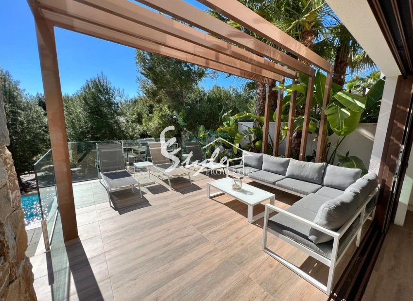 Se vende villa moderna cerca de campos de golf en Las Colinas, Costa Blanca, España. ID1273