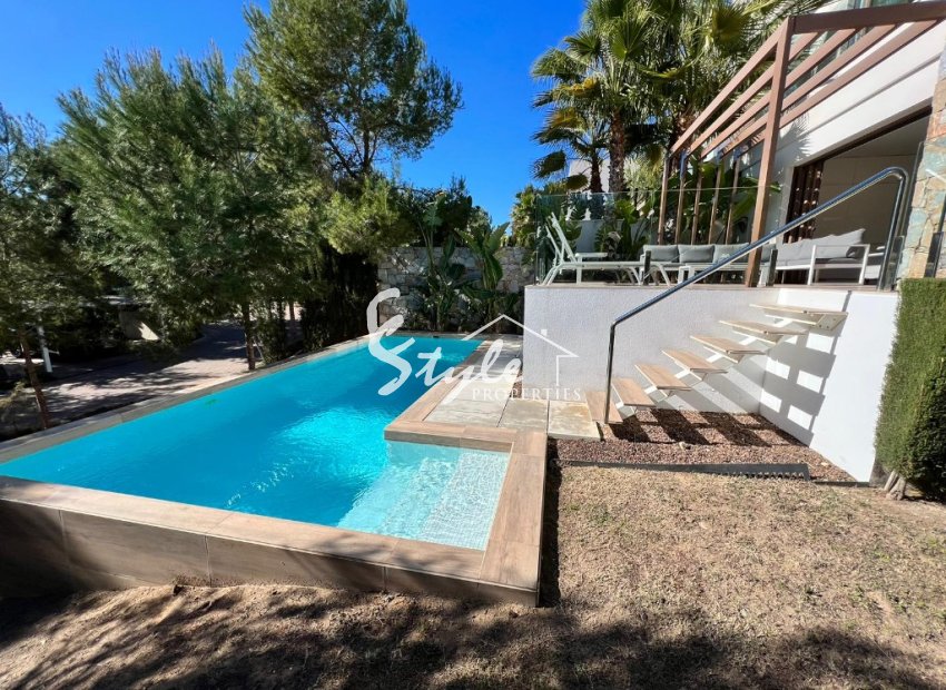 Se vende villa moderna cerca de campos de golf en Las Colinas, Costa Blanca, España. ID1273