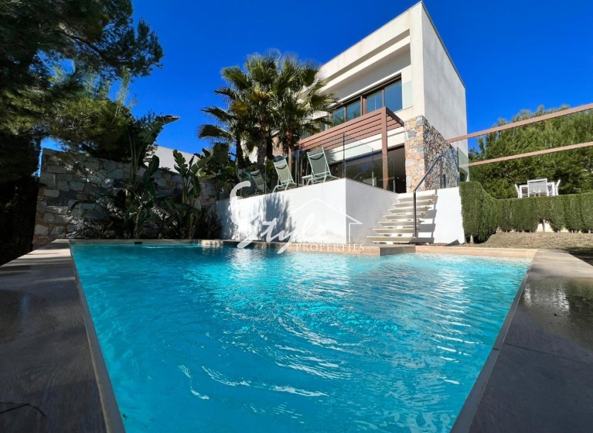 Se vende villa moderna cerca de campos de golf en Las Colinas, Costa Blanca, España. ID1273