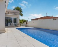 Se vende villa moderna en Mil Palmeras, Pilar de la Horadada. ID 2745
