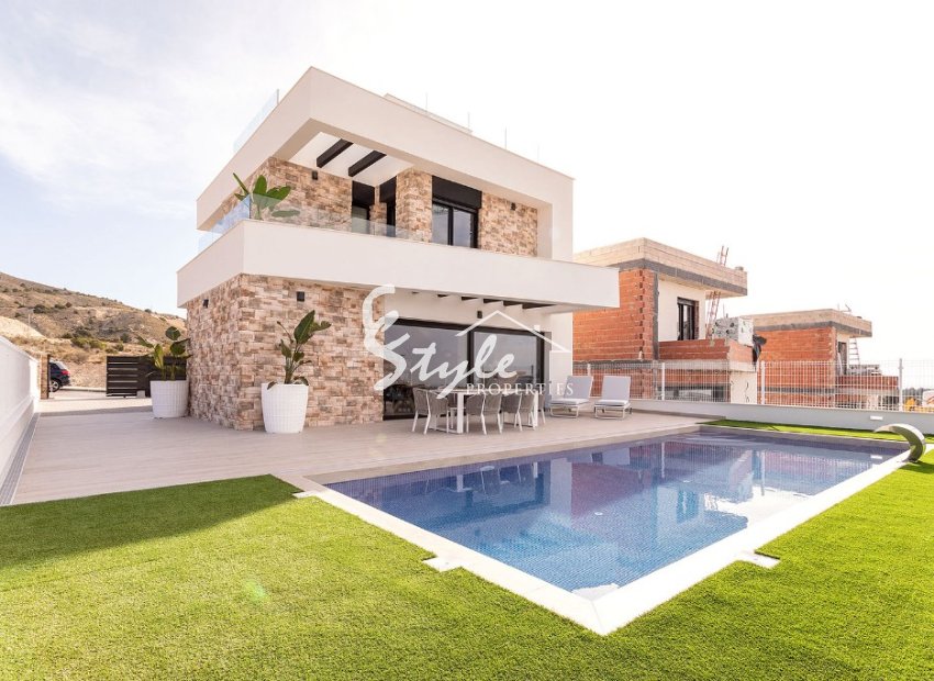 Se vende villa nueva con 3 dormitorios junto al Benidorm en Costa Blanca. ID: ON1138