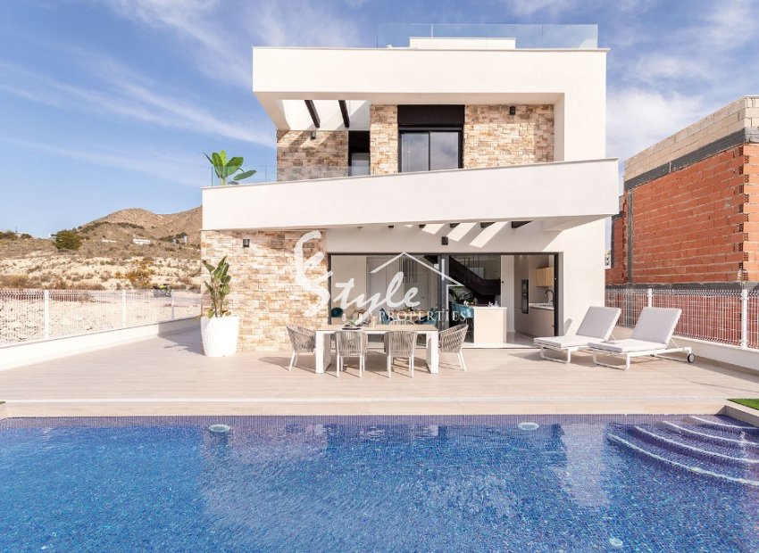 Se vende villa nueva con 3 dormitorios junto al Benidorm en Costa Blanca. ID: ON1138