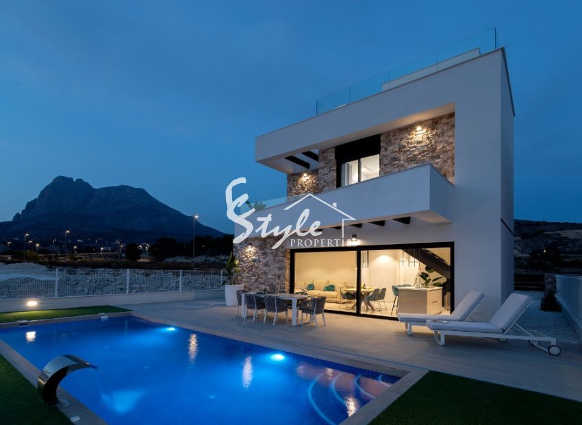 Se vende villa nueva con 3 dormitorios junto al Benidorm en Costa Blanca. ID: ON1138