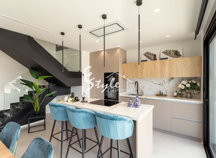 Se vende villa nueva con 3 dormitorios junto al Benidorm en Costa Blanca. ID: ON1138