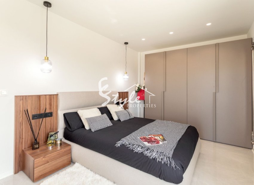 Se vende villa nueva con 3 dormitorios junto al Benidorm en Costa Blanca. ID: ON1138